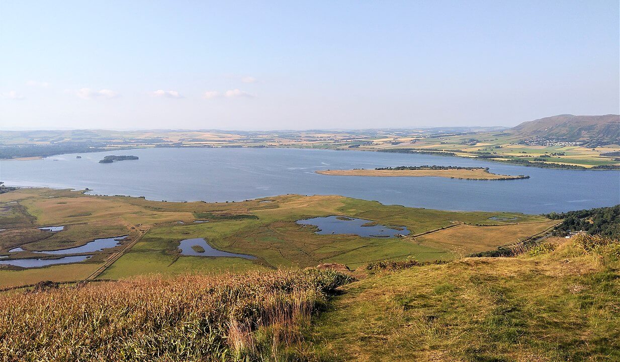 Lodges with hot tub in Loch Leven