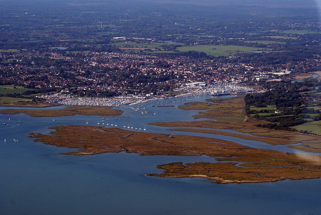 Lodges with hot tub in Lymington