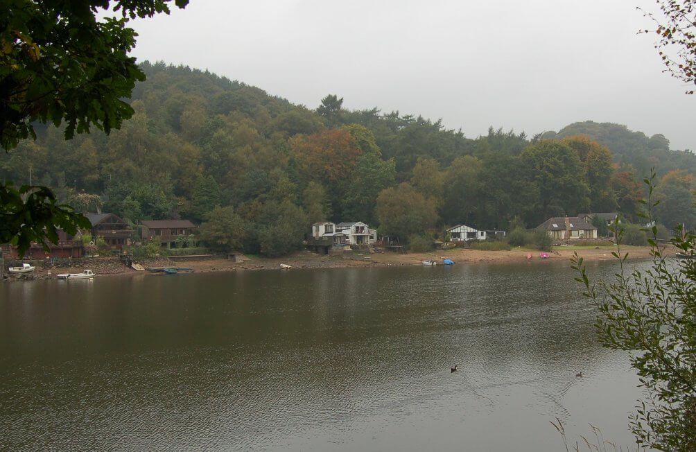 Lodges with hot tub in Rudyard Lake