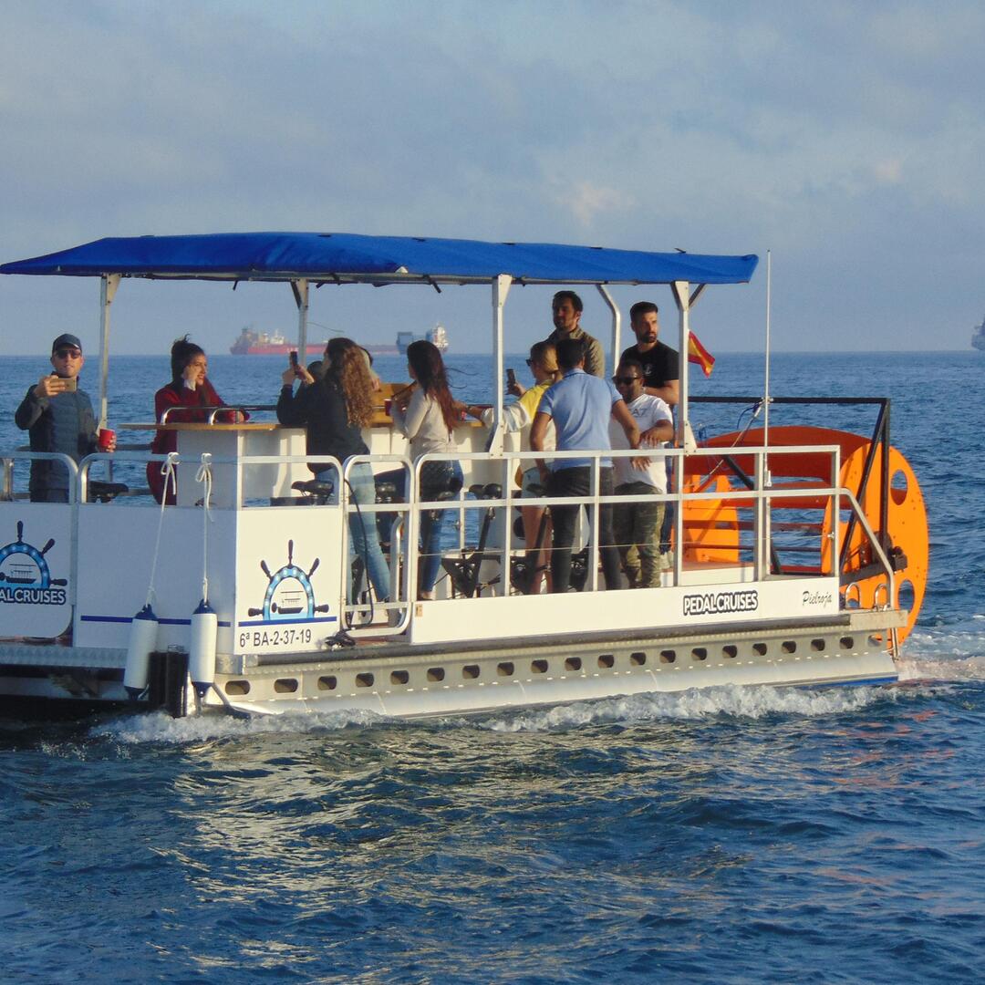 Alquiler de barcos privados - Pedal Cruises Barcelona - Ciclismo en barco en Barcelona