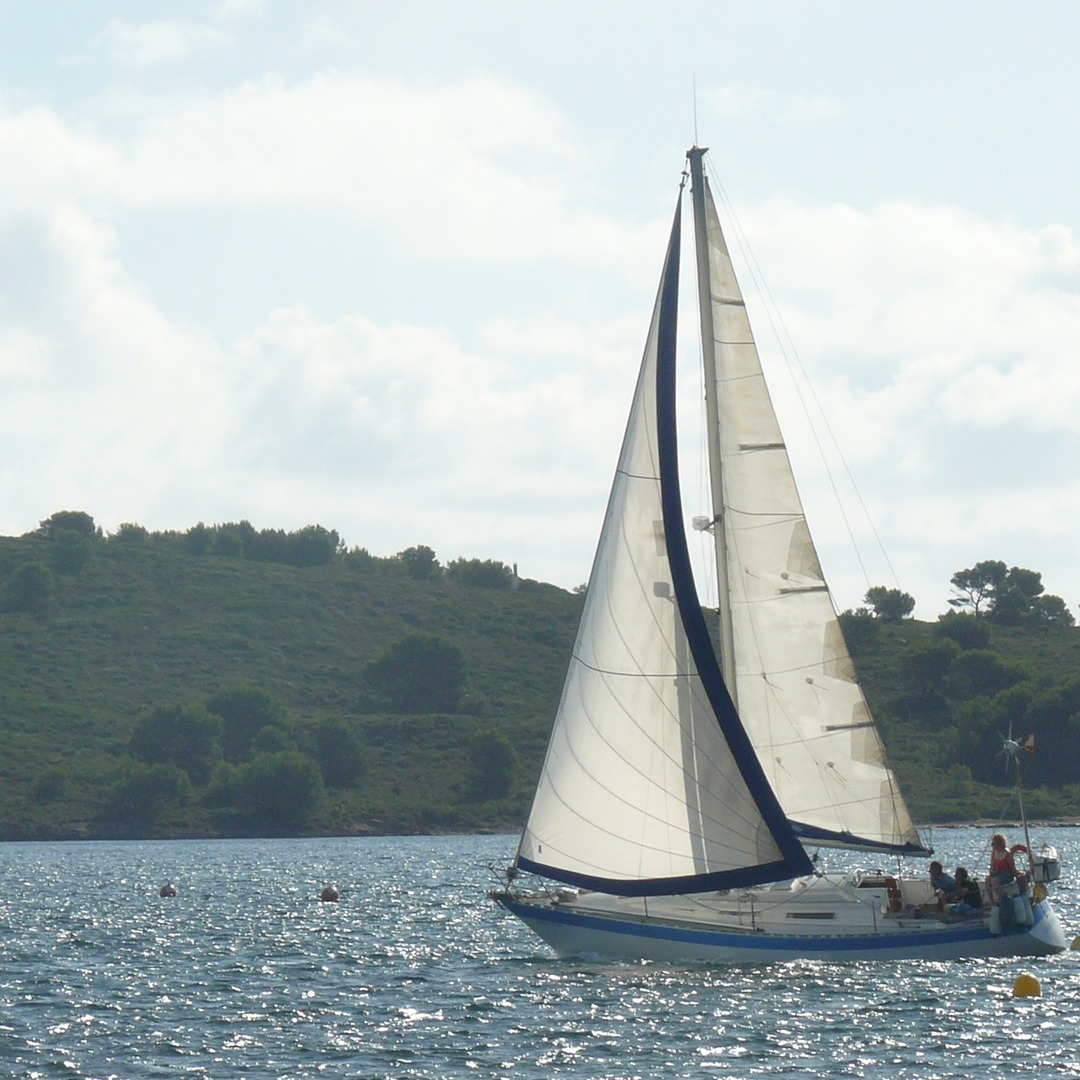 Excursión de día completo en velero en Menorca