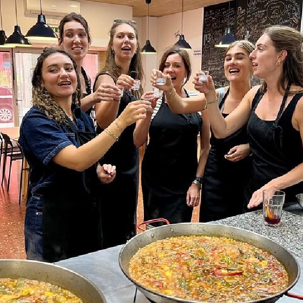 Clase de cocina de paella : taller de Sangria, Tapas & Vino – noche en Valencia