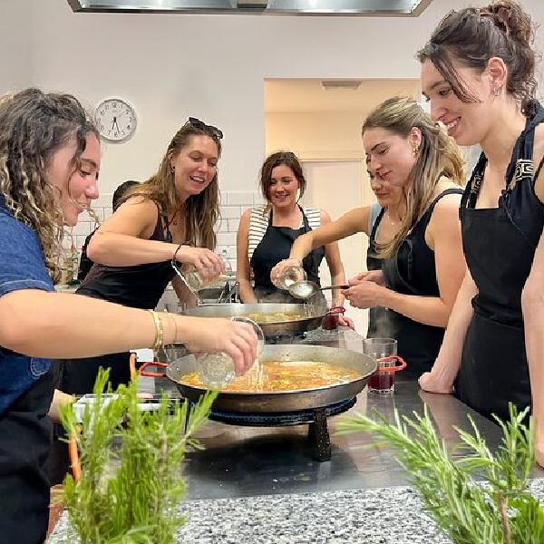 Clase de cocina de paella real – Visita al mercado y taller de sangría en Valencia