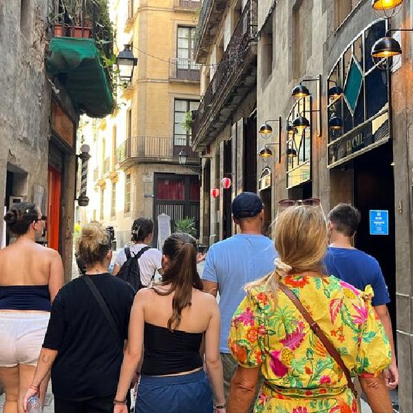 Barrio Gótico de Barcelona desde las murallas romanas hasta los patios ocultos
