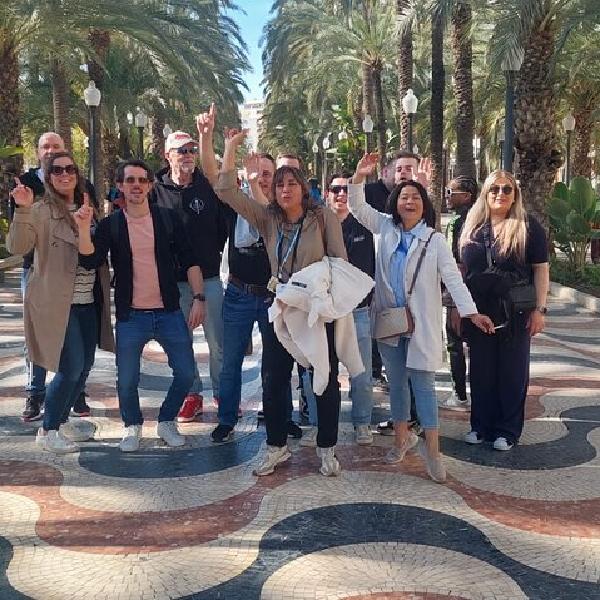 Tour a pie por Alicante : 12 joyas ocultas con un guía local