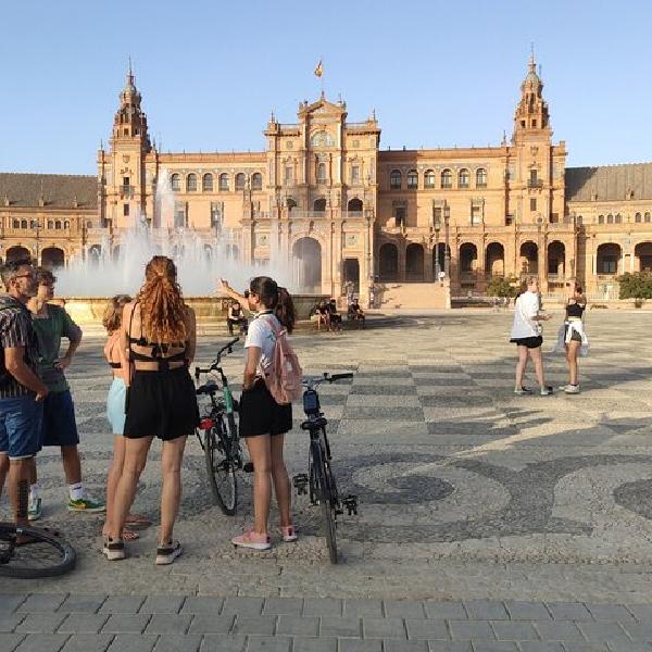 Recorrido en bicicleta por Sevilla con alquiler de bicicleta de día completo en Sevilla