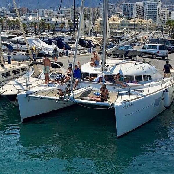 Alquiler de Catamarán Privado de 12 Plazas en Benalmádena en Málaga