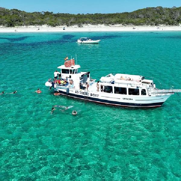 Paseo en Barco con BBQ por la Playa de Es Trenc en Mallorca