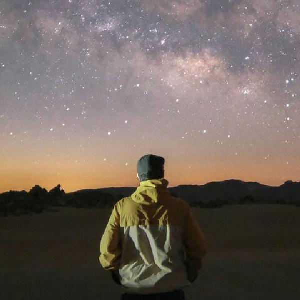 Paseo a pie bajo las estrellas en el Teide guiado por astrónomos en Tenerife