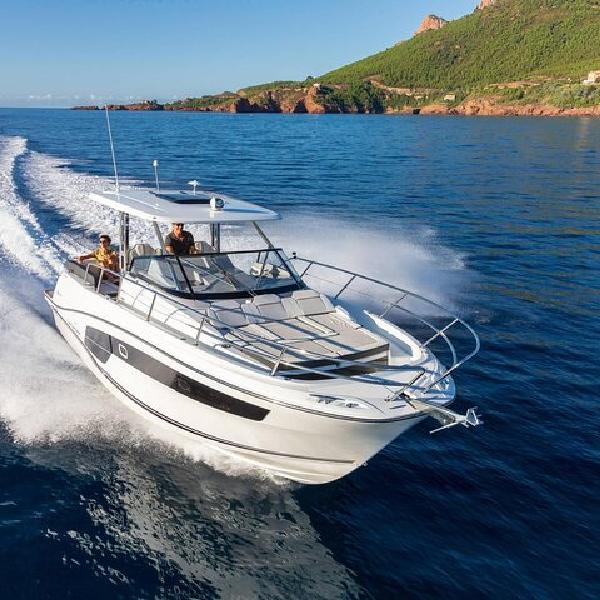 Private tour on motor yacht en Mallorca
