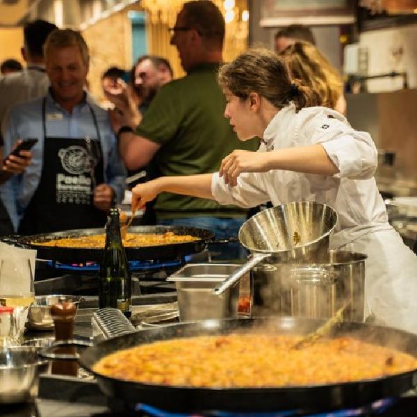 Tour por el mercado de la Boquería, clase de cocina de paella, sangría y tapas