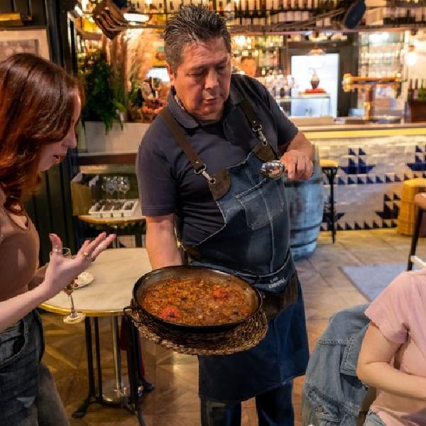Barcelona Side Streets Tour de tapas y vino con Eating Europe en Barcelona