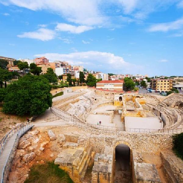 Hola Tarragona : Privado 2 - Hora Intro Paseo por la ciudad con guía local en Tarragona