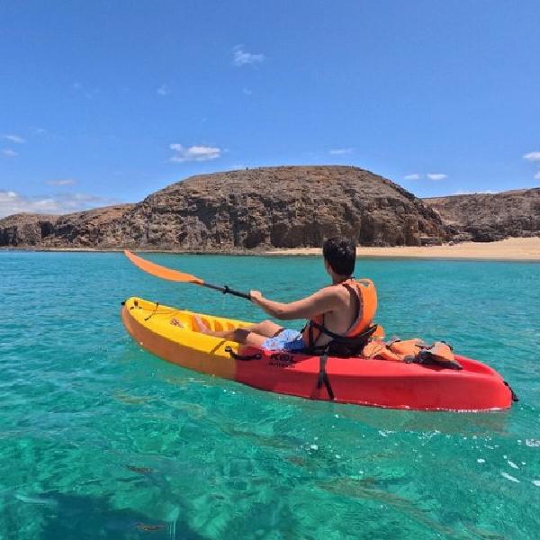 Aventura en kayak y snorkel en Playa Papagayo en Lanzarote