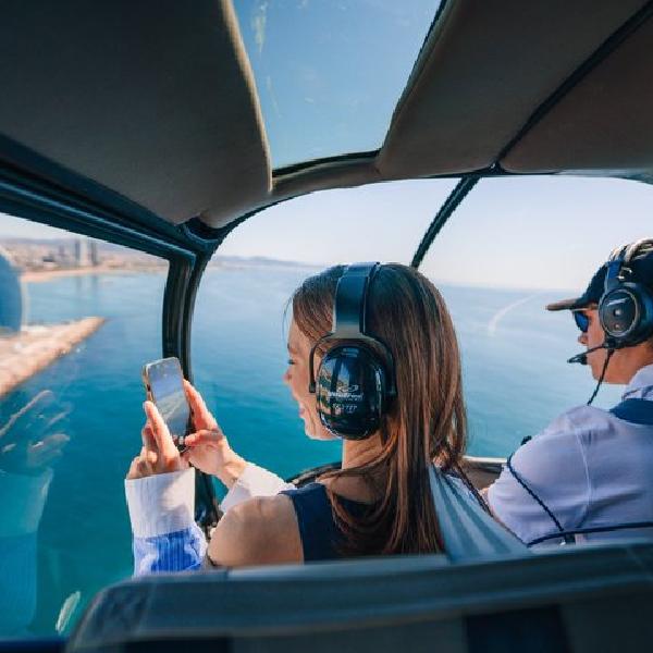 Barcelona Sky & Sea : Vuelo en helicóptero y traslado en barco en Barcelona