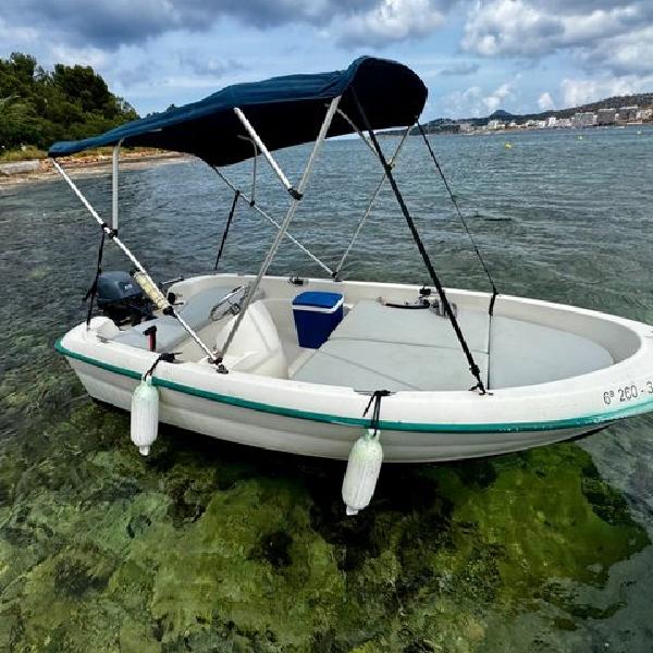 Alquiler de Barcos sin Patrón en la Bahía de San Antonio en Ibiza