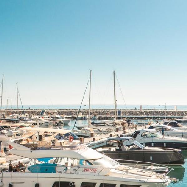 Alquiler de yates de lujo en Puerto Banús en Málaga