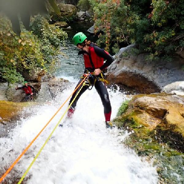 Zarzalones : La Cascada de 21m Barranquismo Cerca de Marbella & Málaga en Málaga