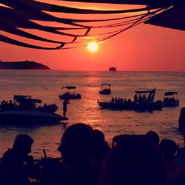 Ibiza Excursión en Barco Puesta de Sol Tapas y Barra Libre