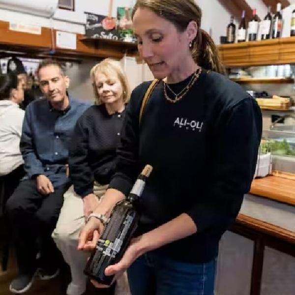 Tour nocturno de tapas y vinos de Alicante con guía local