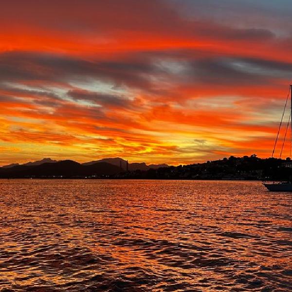 Crucero en barco al atardecer por Mallorca con tapas y bebidas