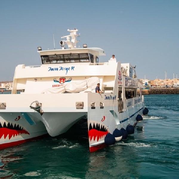 Lanzarote:billete en barco a Fuerteventura con wifi gratis en Lanzarote