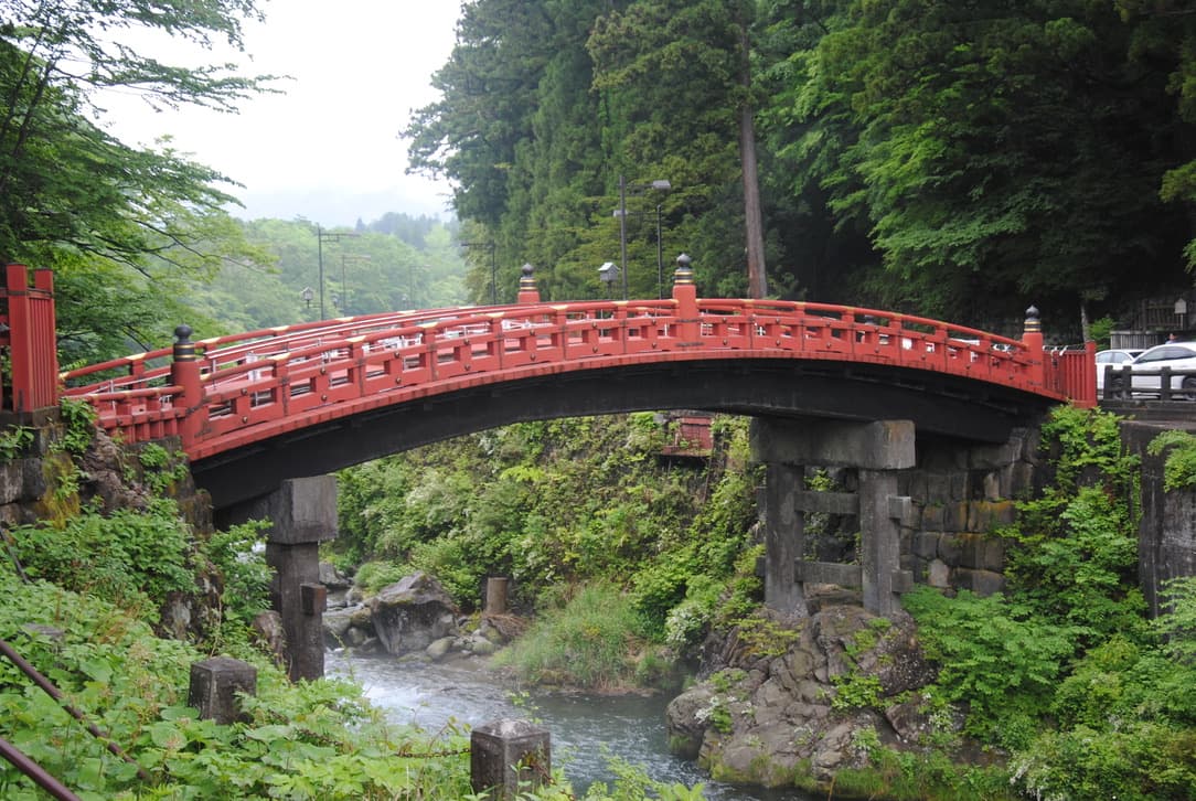 Primo piano sul ponte Shinkyo a Nikko