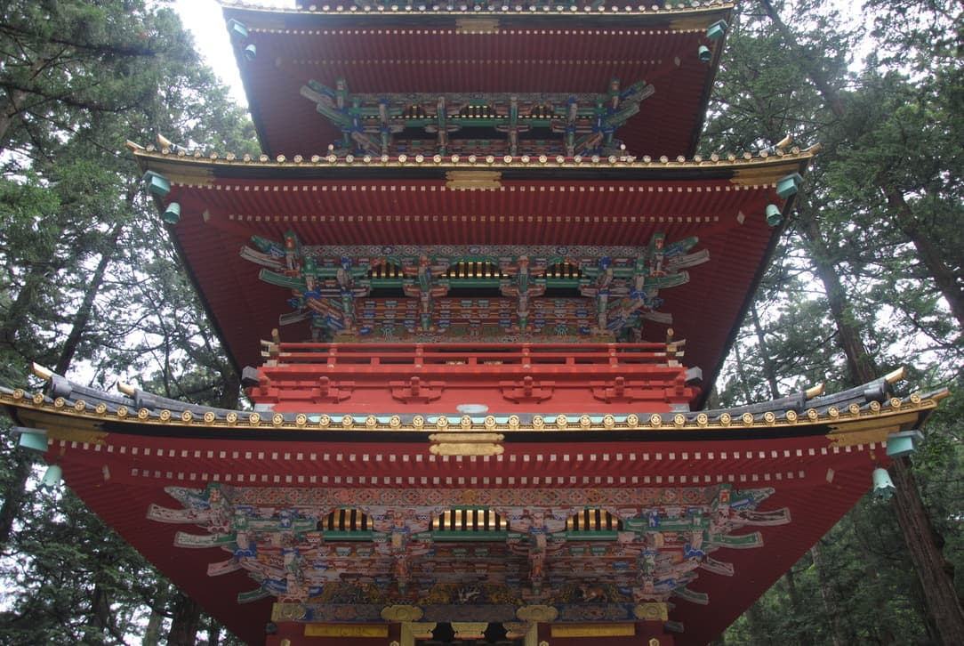 particolare della pagoda del tempio Rinnoji
