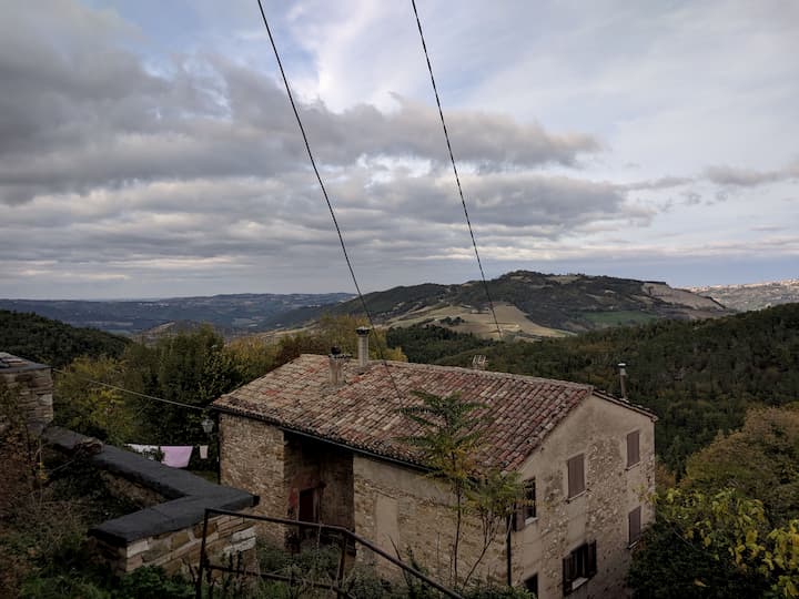 L'eccezionale panorama sulle colline marchigiane da Precicchie