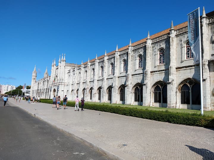 la facciata del monastero dos jeronimos
