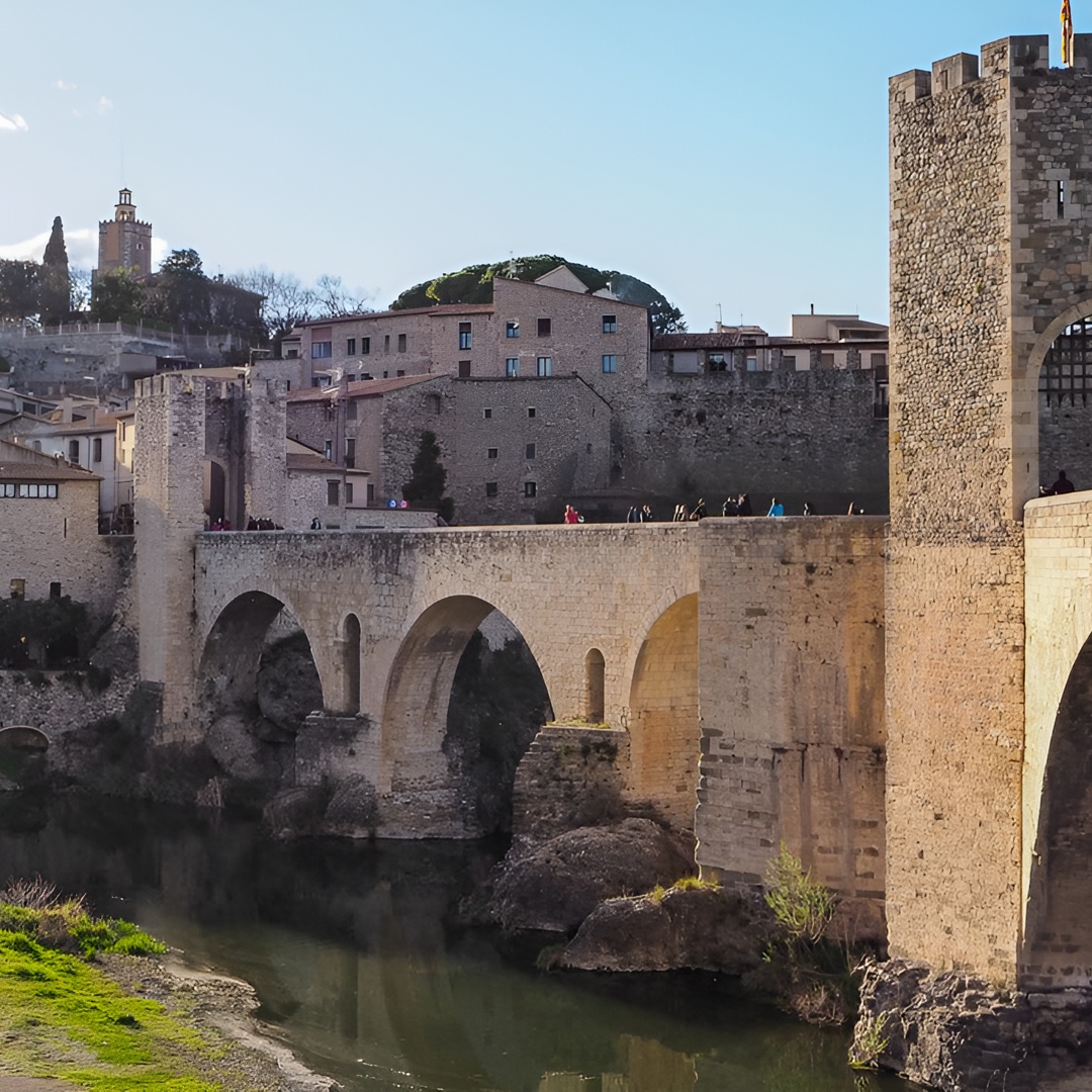 Besalú, Lago Banyoles & Castellfollit Volcánico de Girona en Girona