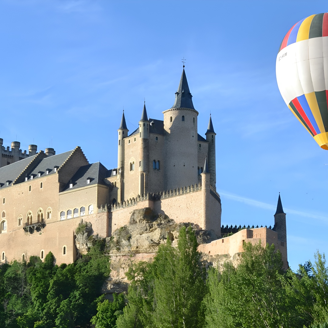 Vuelo en globo aerostático sobre Segovia o Toledo