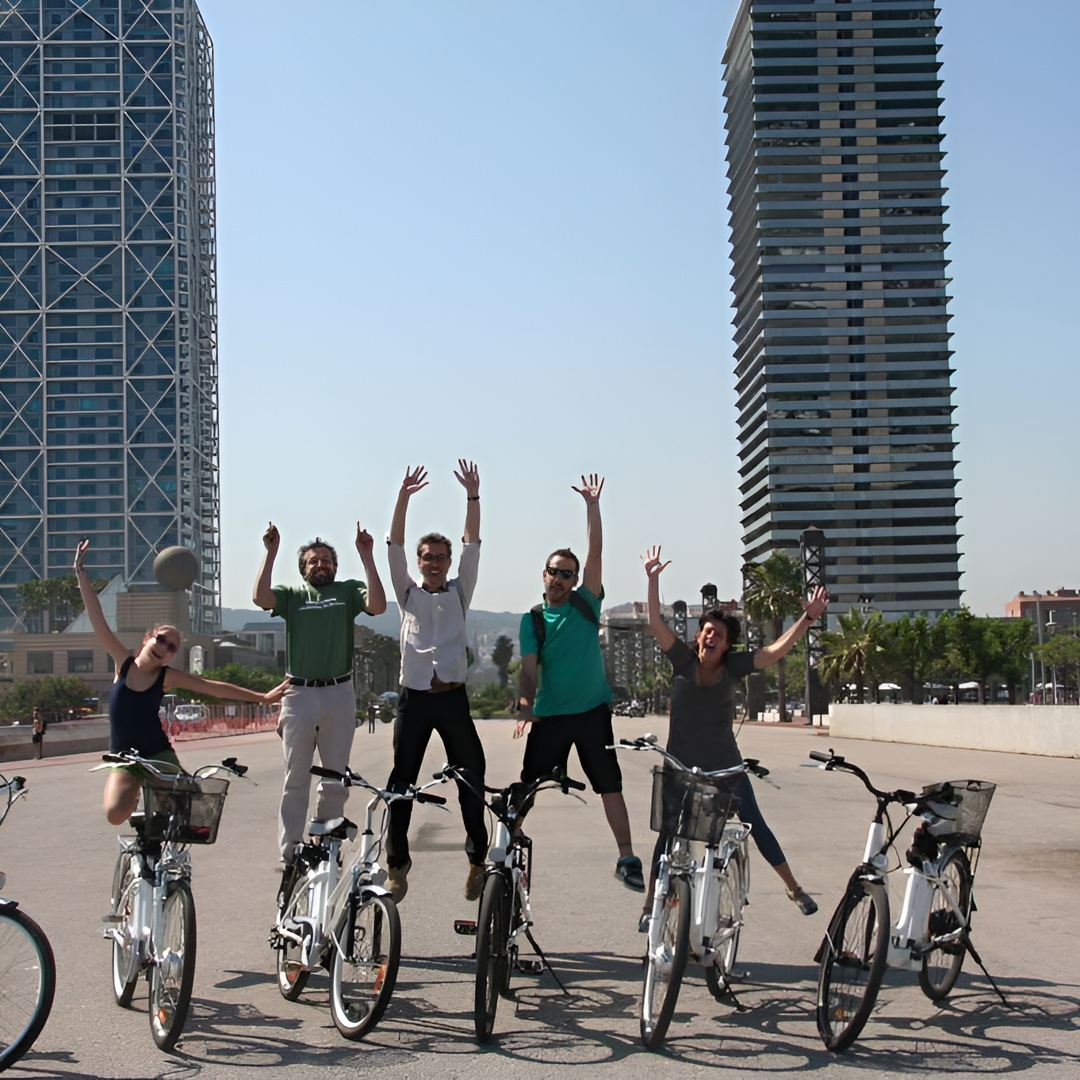 Lo mejor de Barcelona Tour en bicicleta en grupo pequeño o privado en Barcelona