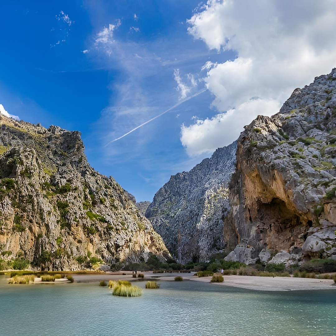 Recorrido de día completo en tren, tranvía y barco en Mallorca