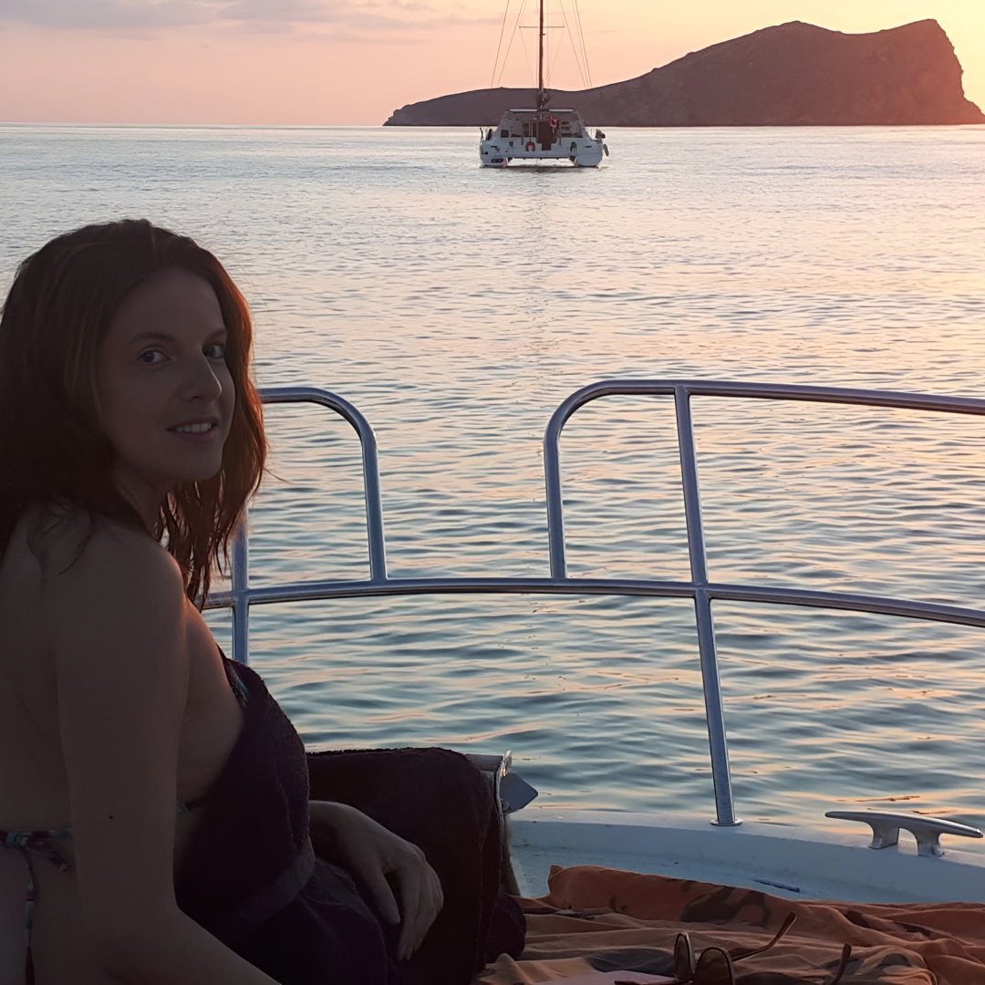 Cala Bassa & Cala Compte en Catamarán, cierre al atardecer !! en Ibiza