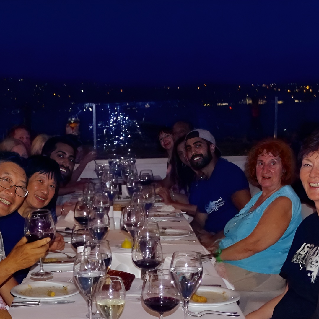 Bosphorus Night Cruise med middag, show og hotel transfer