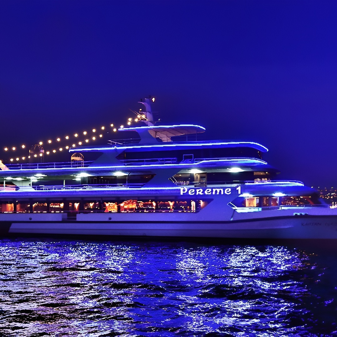 Bosporus-middagskrydstogt med tyrkisk musik og liveoptrædener