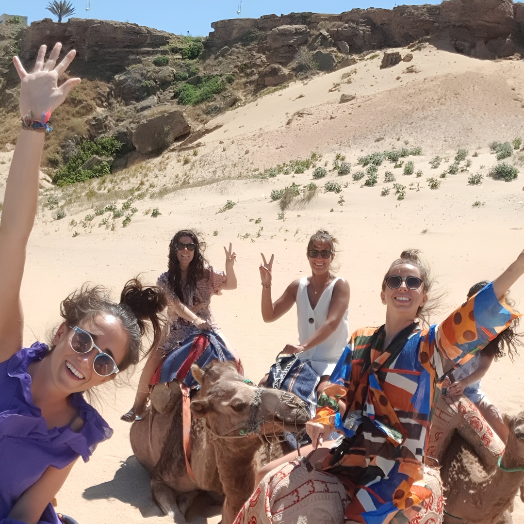 Viajes de Tarifa a Tánger, paseo en camello, almuerzo y ferry en Marbella