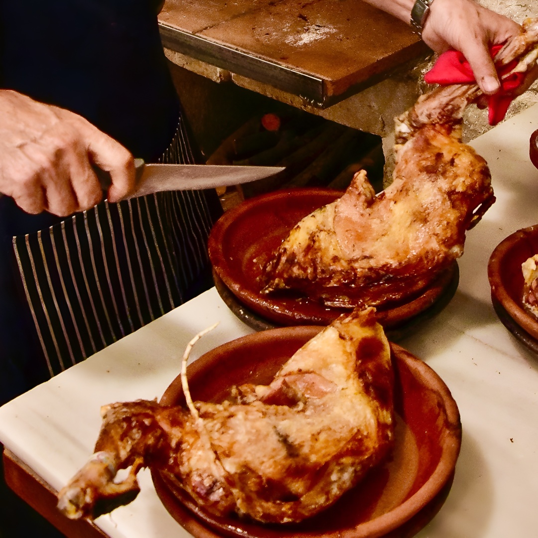 Tour exclusivo: Ribera del Duero "como un nativo", con lechazo en horno de leña