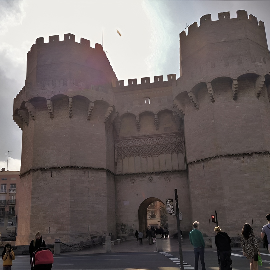 Excursión a pie medieval a Valencia en grupos pequeños con guía local en Valencia