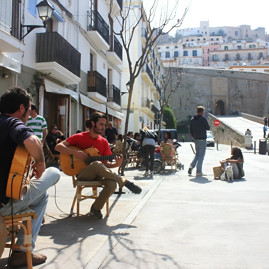 Tour privado a pie por el casco antiguo de Ibiza con guía profesional en Ibiza
