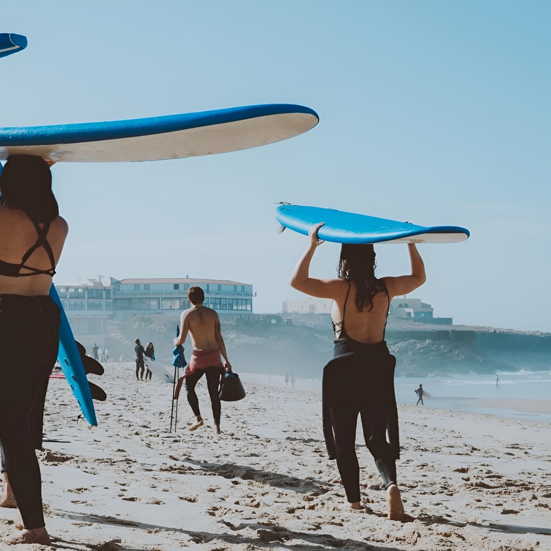 Lección de surf en la playa de La Mata