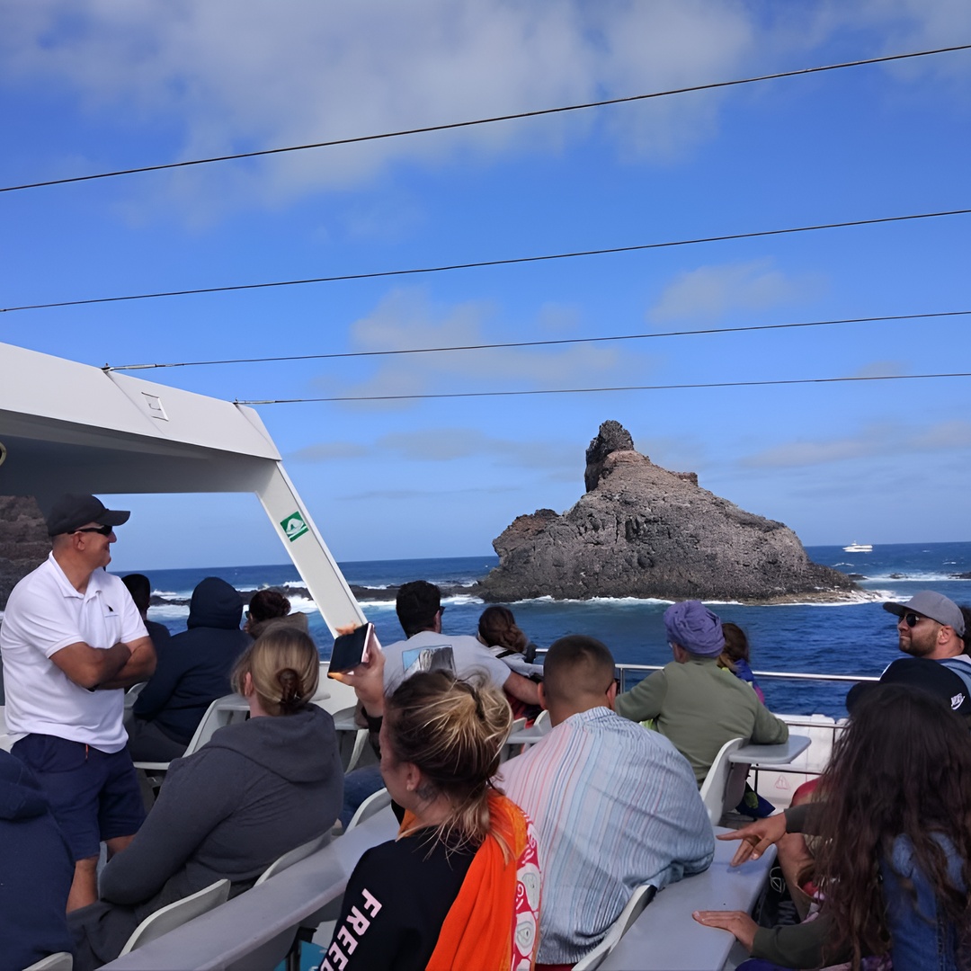 Traslado en ferry de ida y vuelta a La Graciosa con wifi gratis en Lanzarote