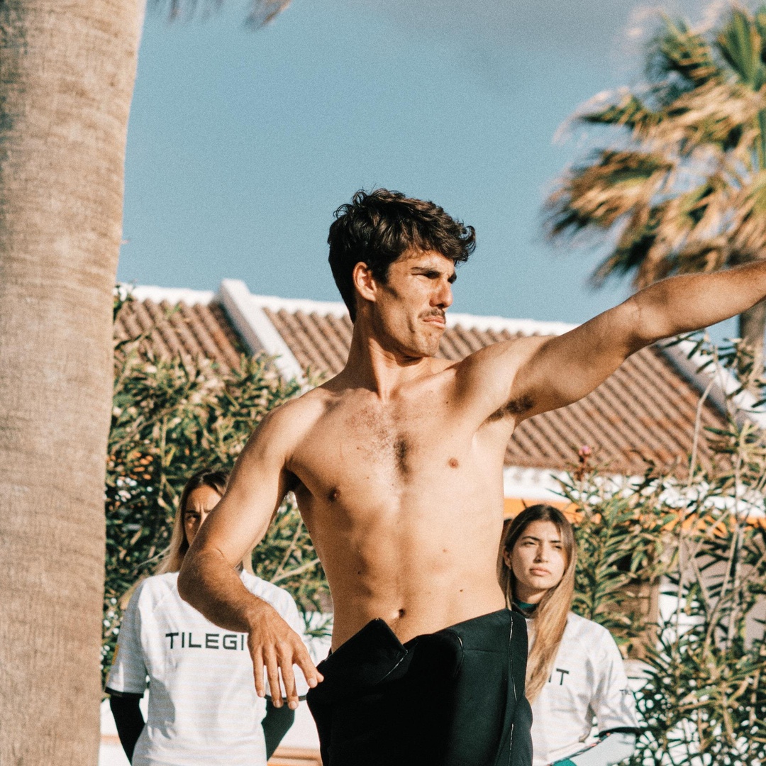 Clases de Surf en Grupo en Playa de las Américas en Tenerife