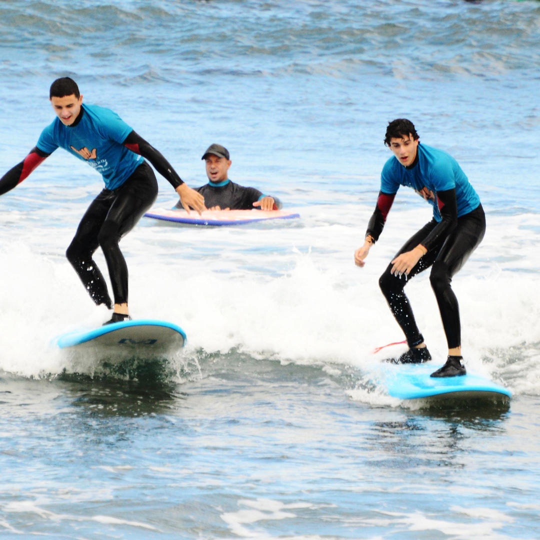 Clase de Surf Grupal en Playa de Las Américas con Fotografías en Tenerife