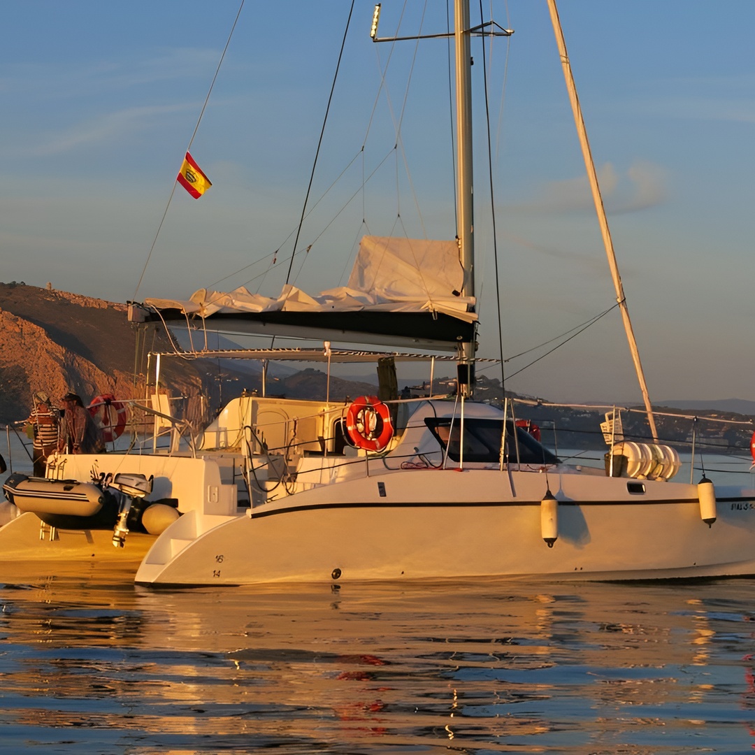 Tour de 2 Horas en Catamarán por la Costa Tropical y Costa de Málaga