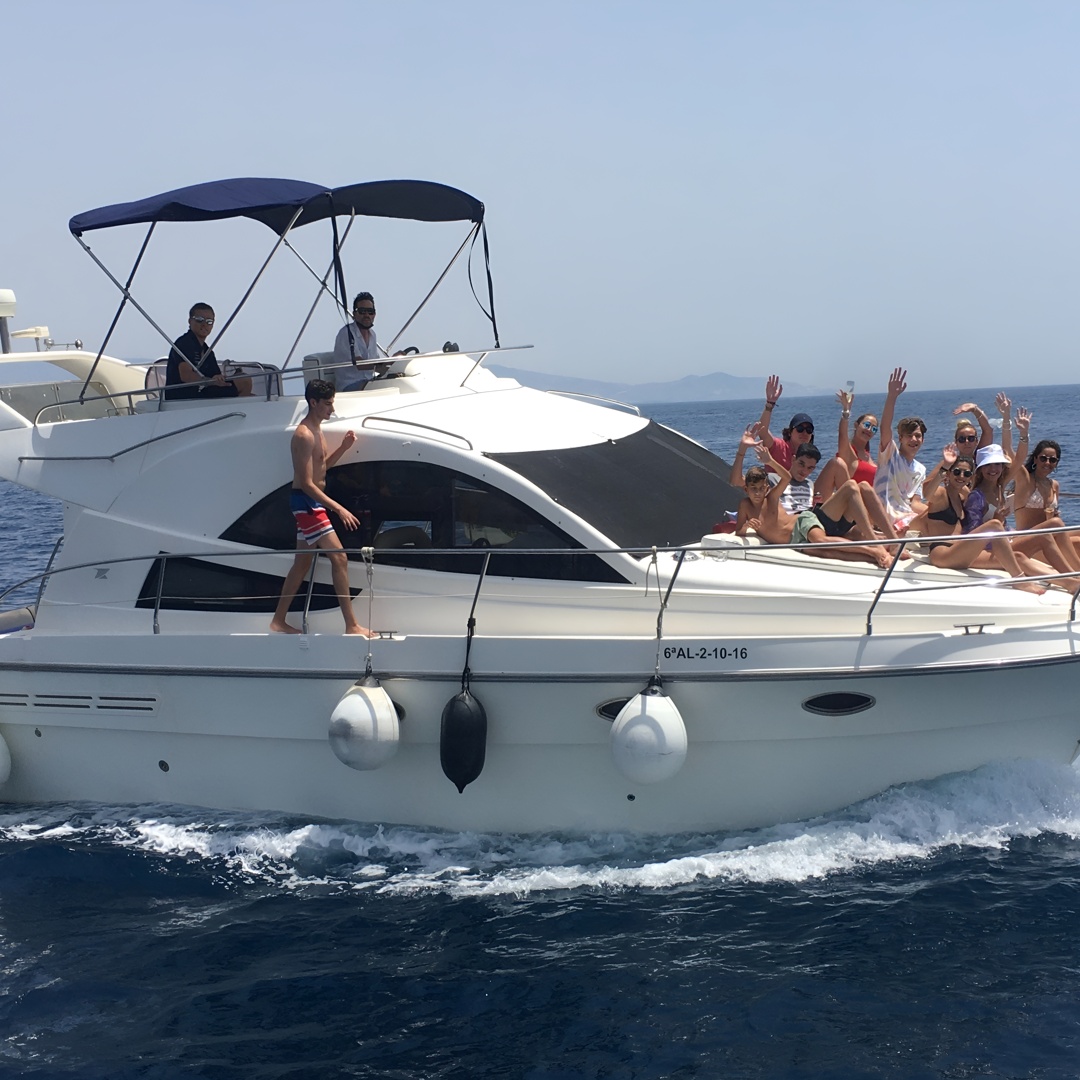 Crucero de medio día en yate a motor de lujo en Granada en Málaga
