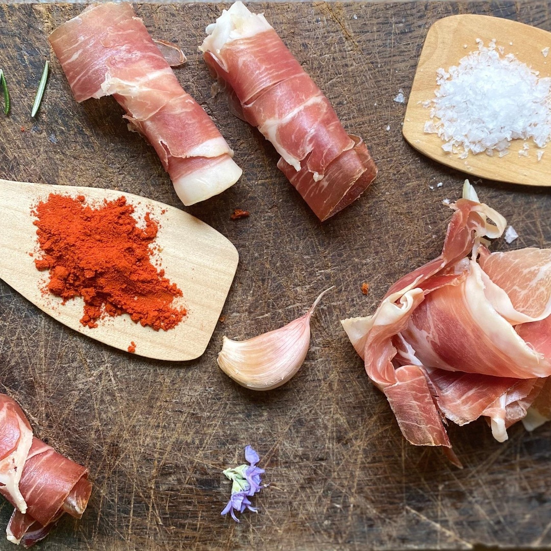 Biosfera de La Rioja Granja de Cerdos Ecológicos y Cata de Jamón y Vinos