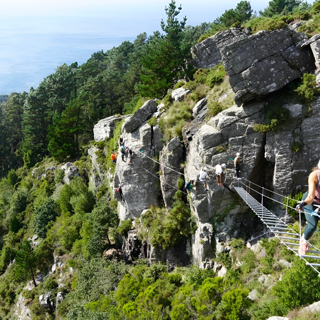 Experiencia Privada de Escalada Vía ferrata Senda do Santo