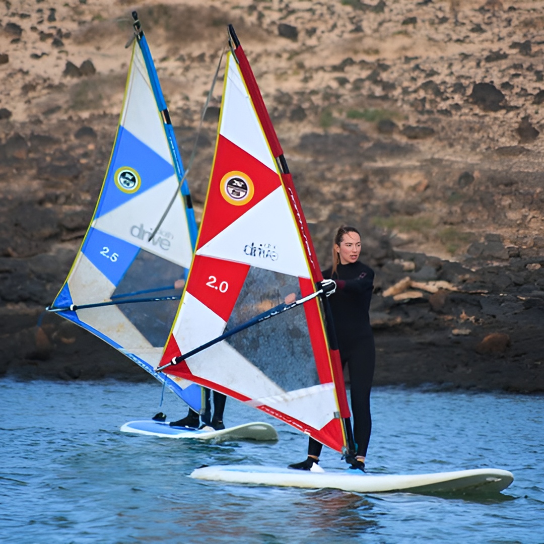 Curso de iniciación al windsurf de medio día en Fuerteventura